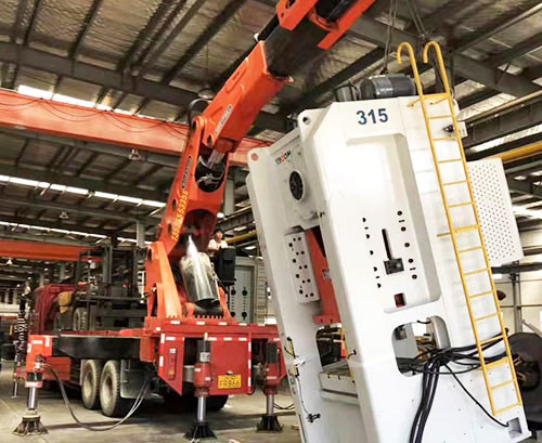 沿河附近随车吊出租，轻松解决运输难题