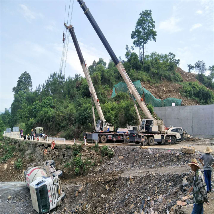 沿河汽车掉沟里叫吊车救援要多少钱