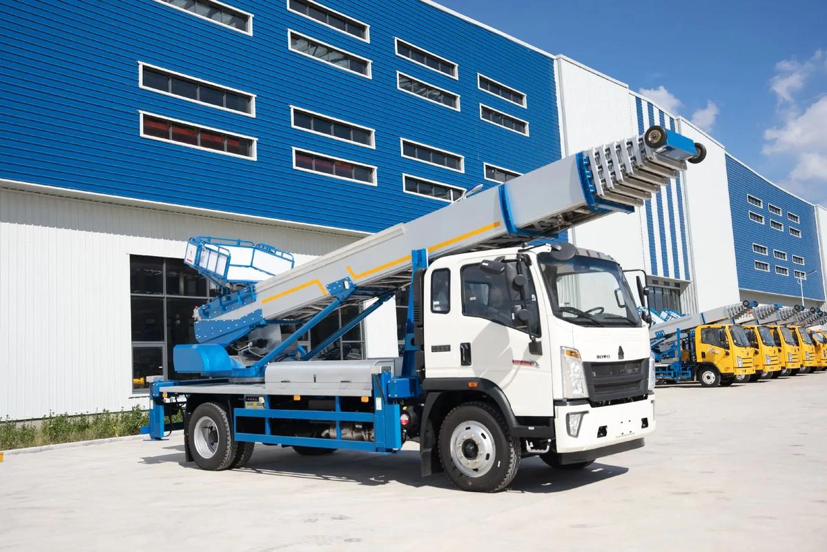 沿河出租云梯车高空作业车 建筑垃圾搬运